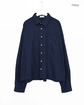 Simple semi-cropped fit shirt