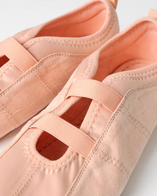 Double-line flat shoes