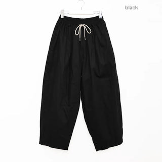 One-pleat low-waist slacks