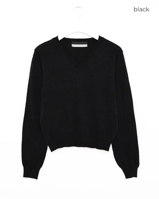 Simple V-neck knit
