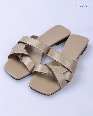 Square-toe twist sandals