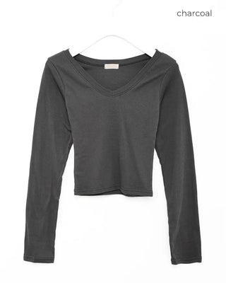 V-neck slim long T-shirt