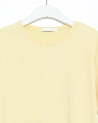 Color-layered half-length T-shirt