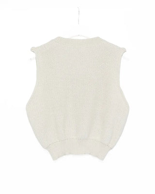 Simple sleeveless knit