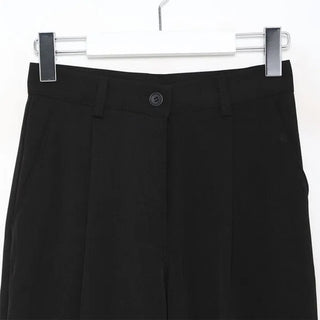 One-pleat wide slacks