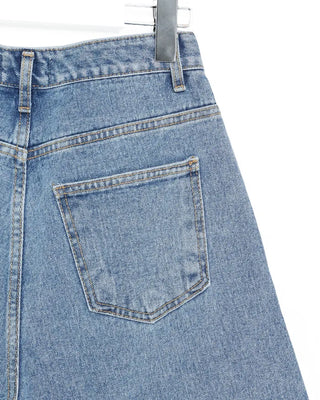 Straight-leg denim shorts