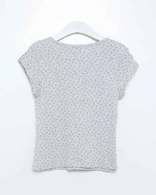 Flower punched button short-sleeved T-shirt
