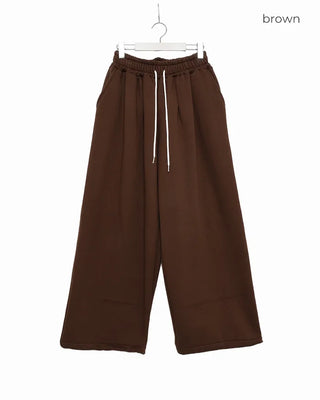 Fleece-lined one-pleat sweatpants
