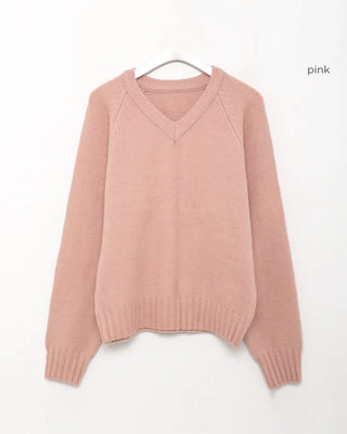V-neck raglan shoulder wide rib sweater