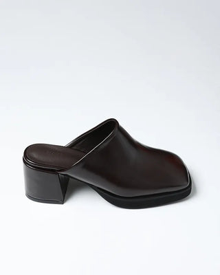 Square-toe mules