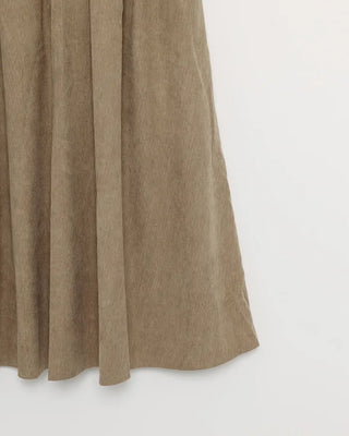 Corduroy pleated long skirt