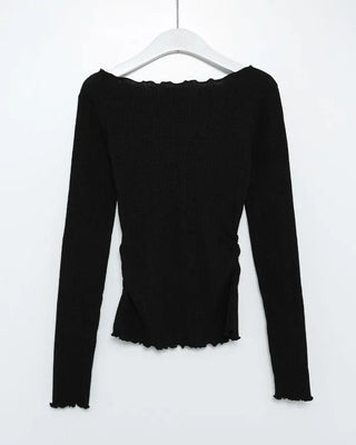 V-neck wave scallop point T-shirt