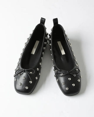Studded ribbon flat shoes