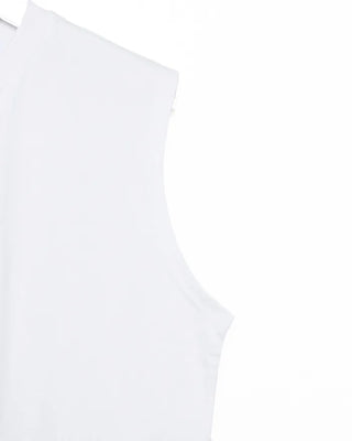 Simple sleeveless T-shirt