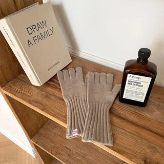 Finger-slit knit gloves