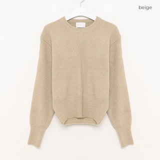 Simple and colorful knitwear
