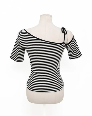 Striped off-shoulder ribbon T-shirt