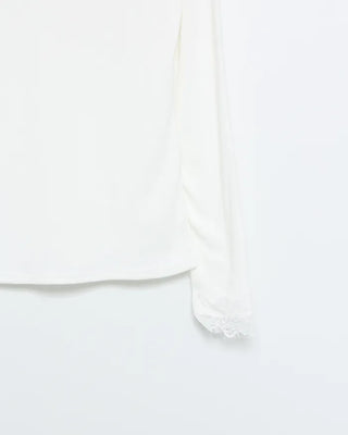 Lace V-neck slim T-shirt