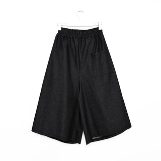 Pleated denim shorts