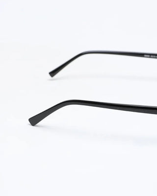 Slim oval frame glasses