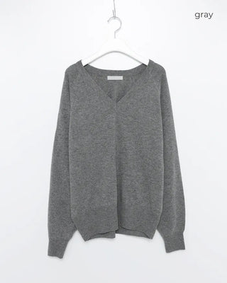 Loose-fit V-neck modern knit