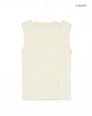Simple round neck sleeveless knit