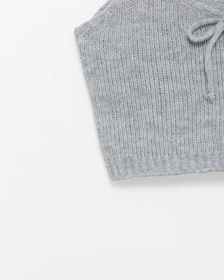Ribbon knit biste