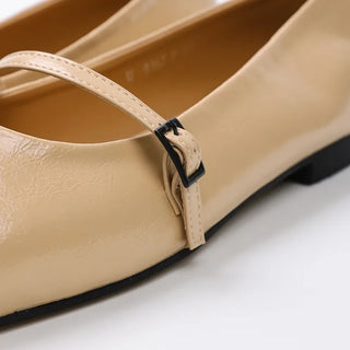Basic flat shoes