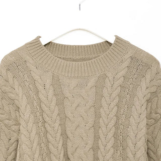 Loose-fitting cable knit round neck sweater