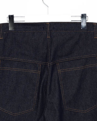 Rolled-up rigid denim pants