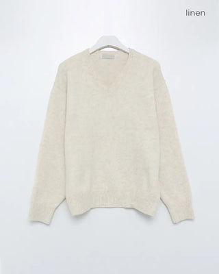 Simple V-neck long-sleeved knit
