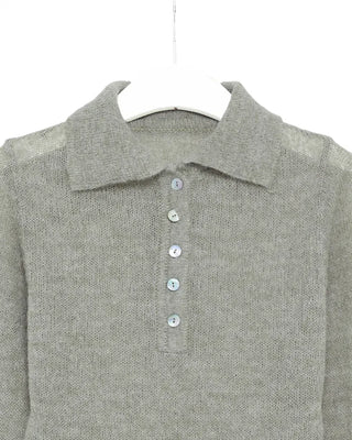 Simple half-open collar knit