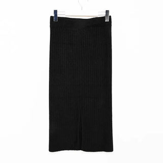 Back slit long skirt