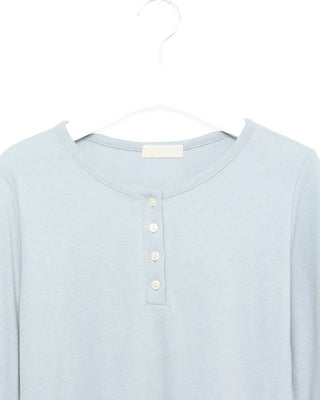 Simple long-sleeved T-shirt with half buttons