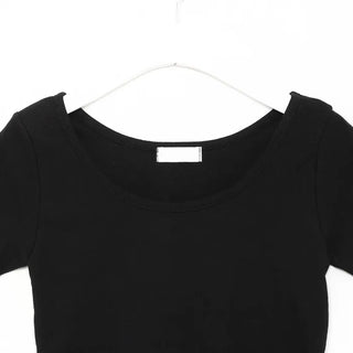 Simple U-neck T-shirt