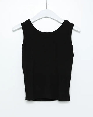 Basic sleeveless top with cap