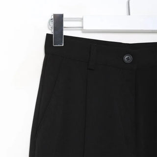 One-pleat wide slacks