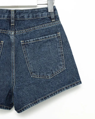 Short denim pants with hip patch pockets