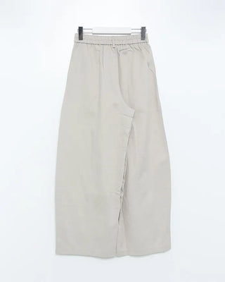 Curved wide-leg pants