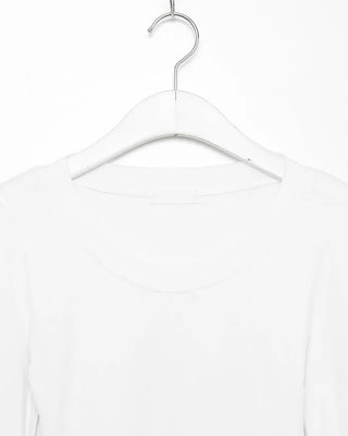 U-neckline long-sleeved T-shirt
