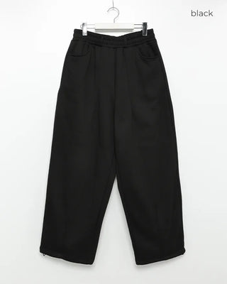 Wide sweatpants with side pockets