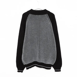 Two-tone raglan knit zip-up