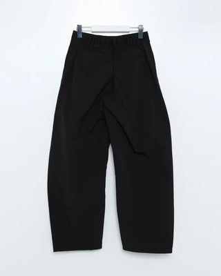 Pintuck nylon curved pants