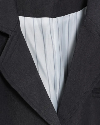 Button-flap pocket point jacket