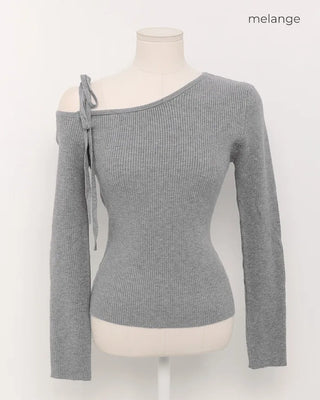 One-shoulder long-sleeved T-shirt