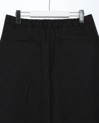 Striped keyring pleated banding slacks