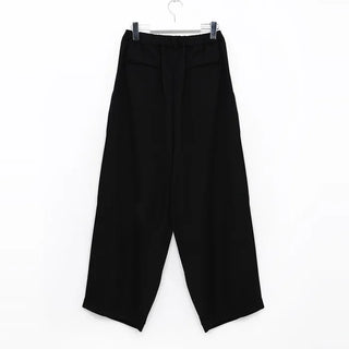 Three-pleat wide-leg slacks