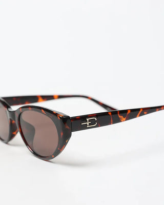 Oval frame sunglasses