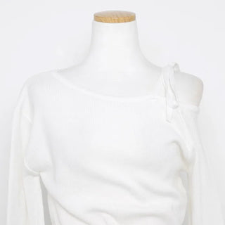 Strap-unbalanced shoulder knit