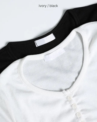Henley neck long-sleeved T-shirt